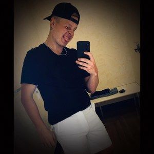 Meet your Posher, Levi